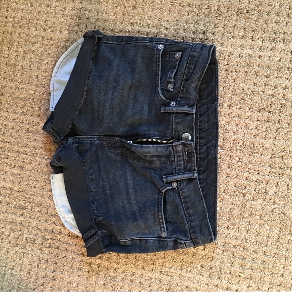 LEVI Shorts - Picture 5 of 5